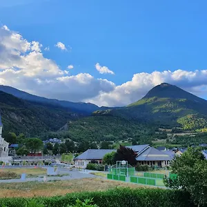 cruet-village.hotels-rhonealpes.com/